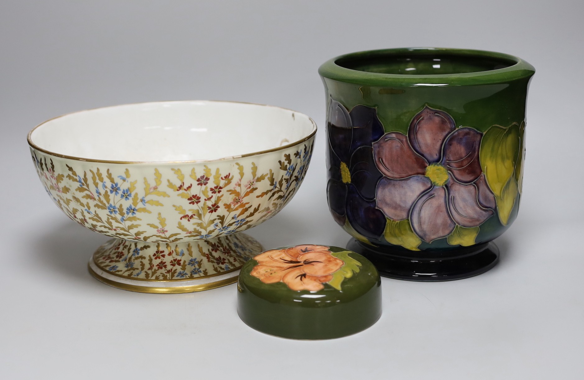 A Moorcroft Hibiscus jardiniere, an odd Moorcroft cover and Wedgwood pedestal fruit bowl, jardiniere 18cms high